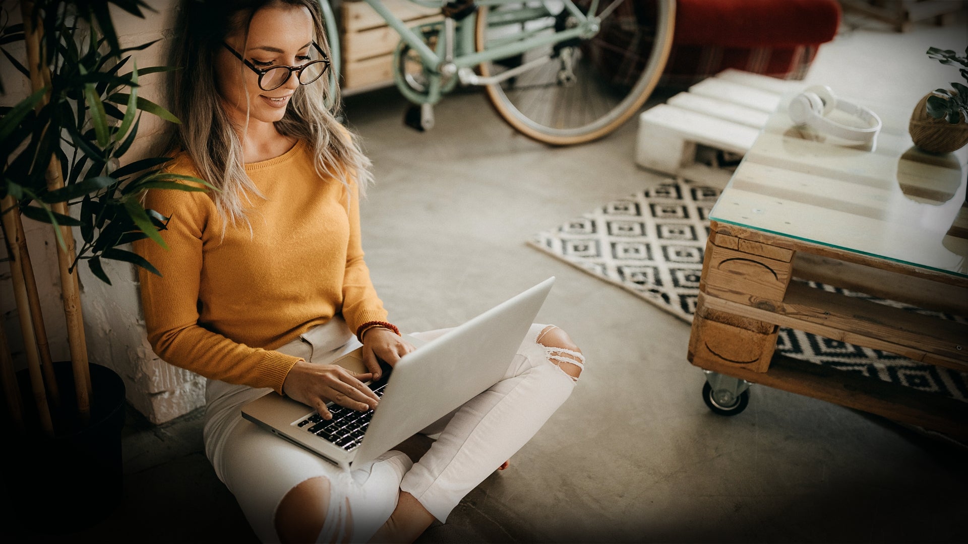 Top 5 Non-obvious Contract Clauses Every Creative Freelancer Should Include
